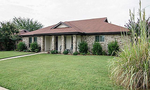 1st image of 816 Sandhurst Dr