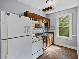 28 Kimball Ave Floor 3, Pawtucket, RI 02860