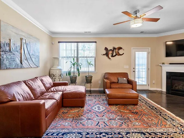 5009 Mockernut Ln — Photo 30
