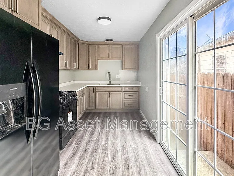 1755 Emeric Ave — Photo 11