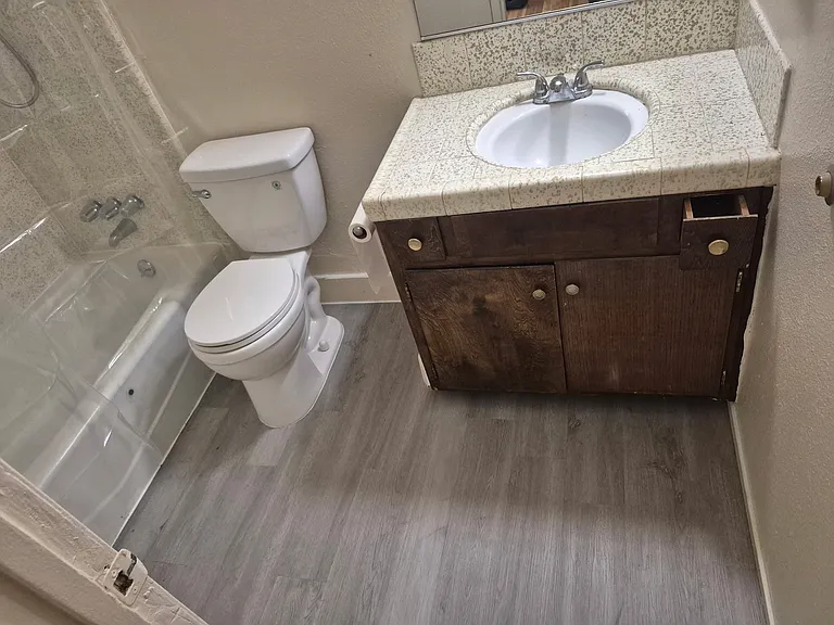 1704 Floyd Ave — Photo 13