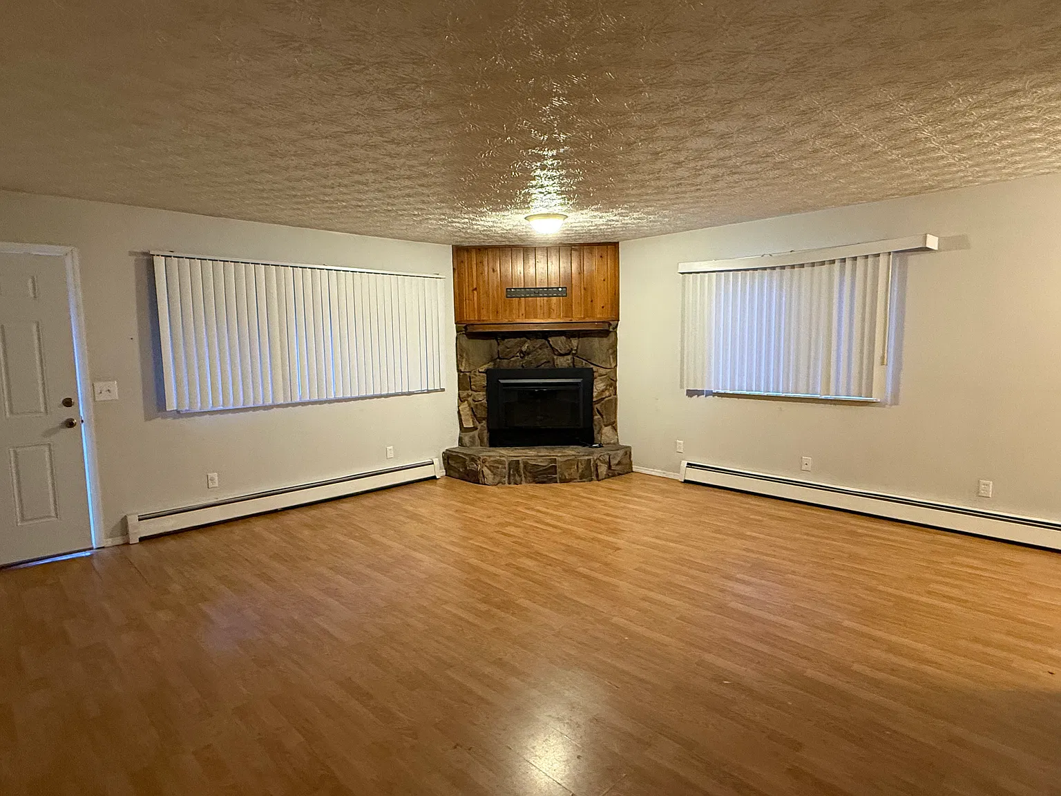 3 bed, 1300 sqft, $2,300 — Photo 3