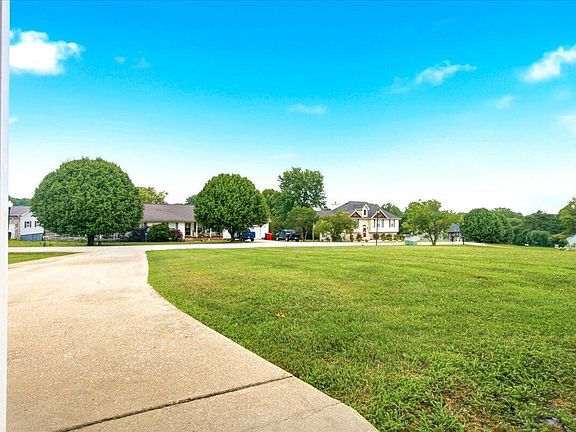 5th image of 56 Alder Ct