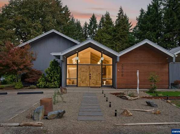 2590 Long St, Sweet Home, OR 97386