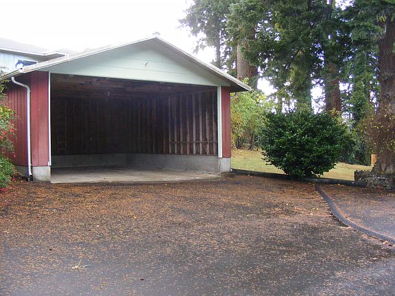 3rd image of 2058 SE Benson Pl