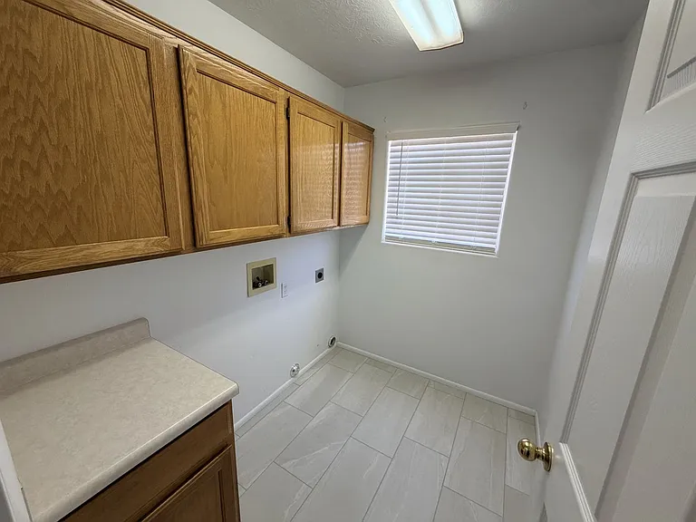 204 N 2000 E — Photo 18