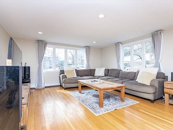 3rd image of 52 Albemarle Ave