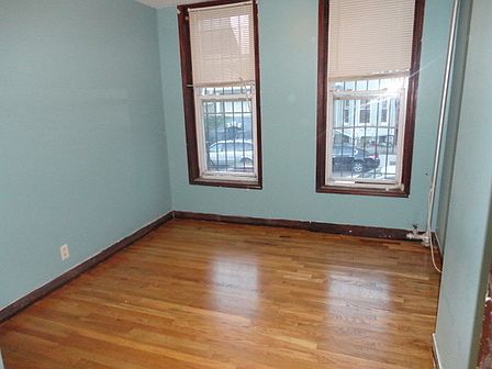1st image of 8 Roosevelt Pl #M