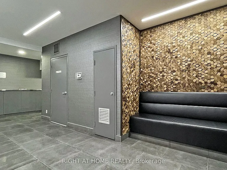 38 Niagara St #312 — Photo 23