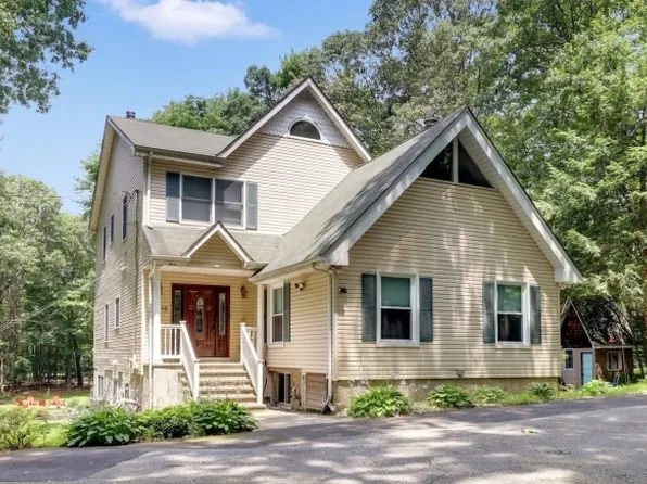 15 Lilly Rd, Wanaque Boro, NJ 07465