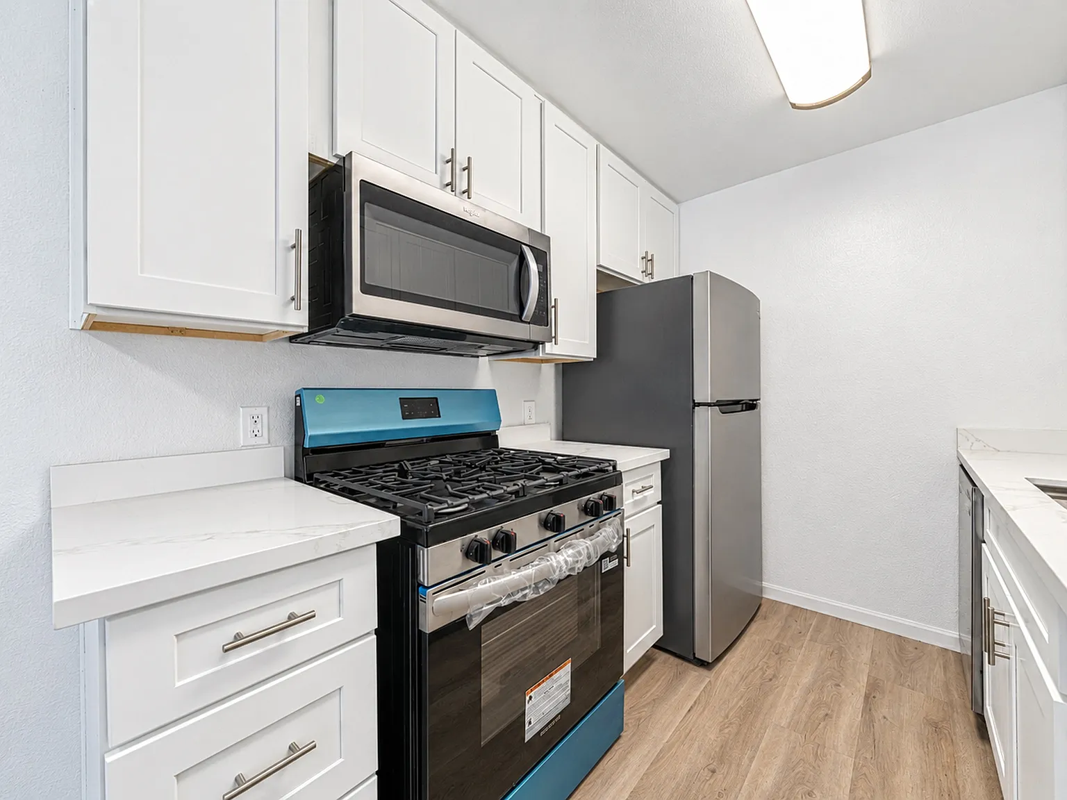 2251 Crenshaw Blvd — Photo 2