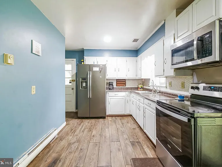 323 Russelcroft Rd — Photo 6