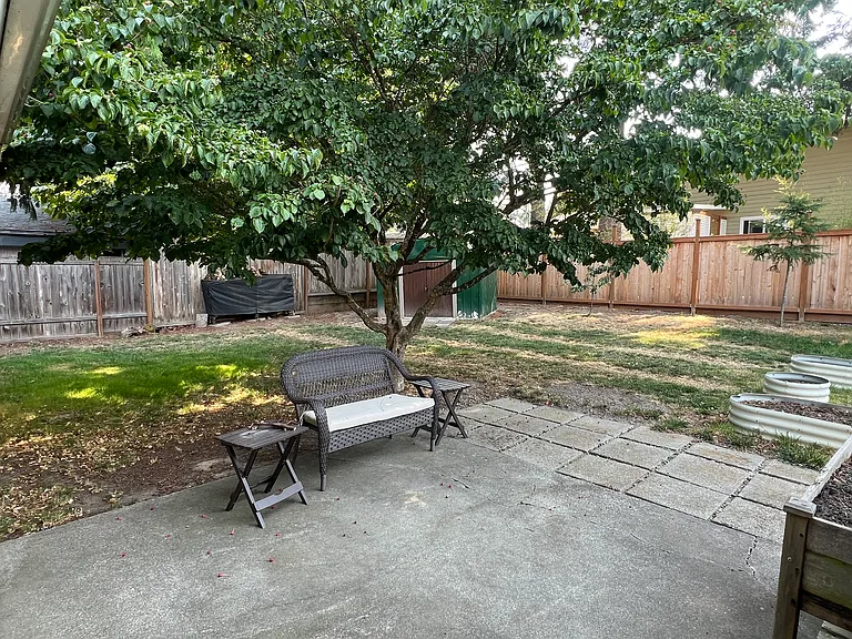 2517 NE 24th St — Photo 36