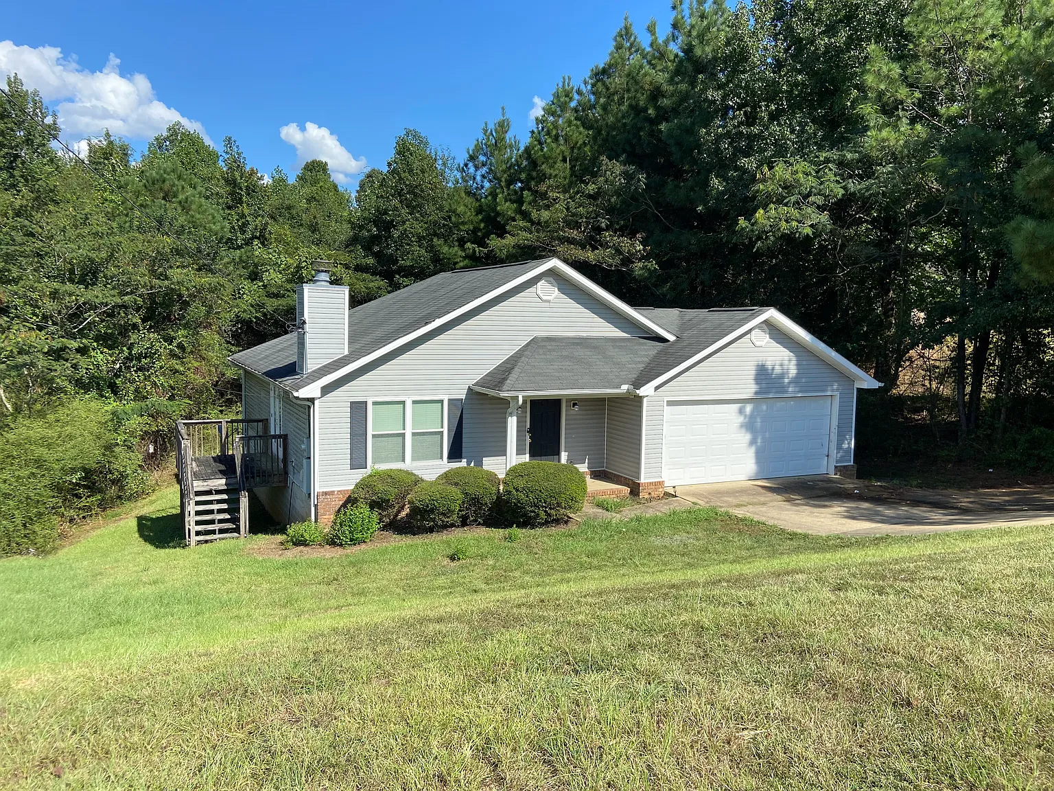 3 bed, 1272 sqft, $1,590 — Photo 1