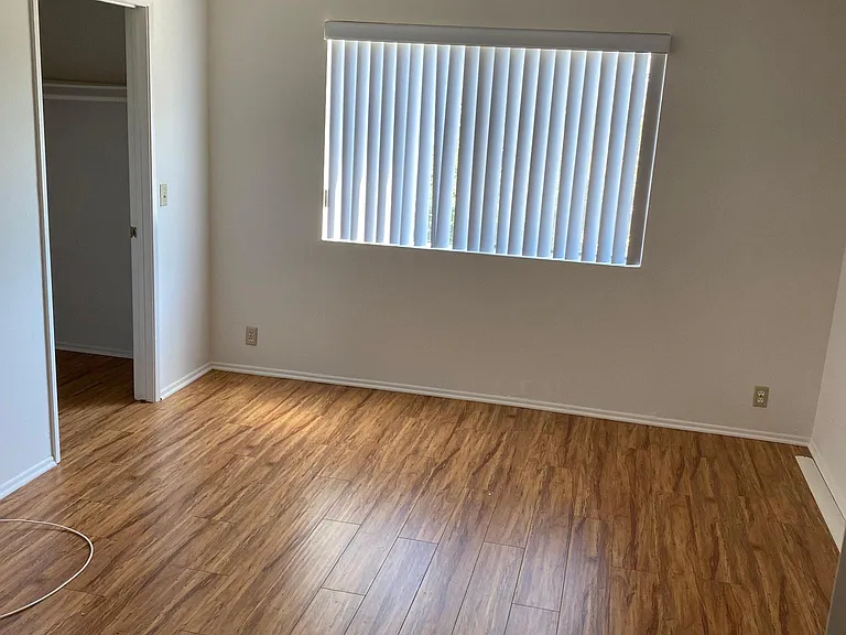13514 Burbank Blvd #5 — Photo 2