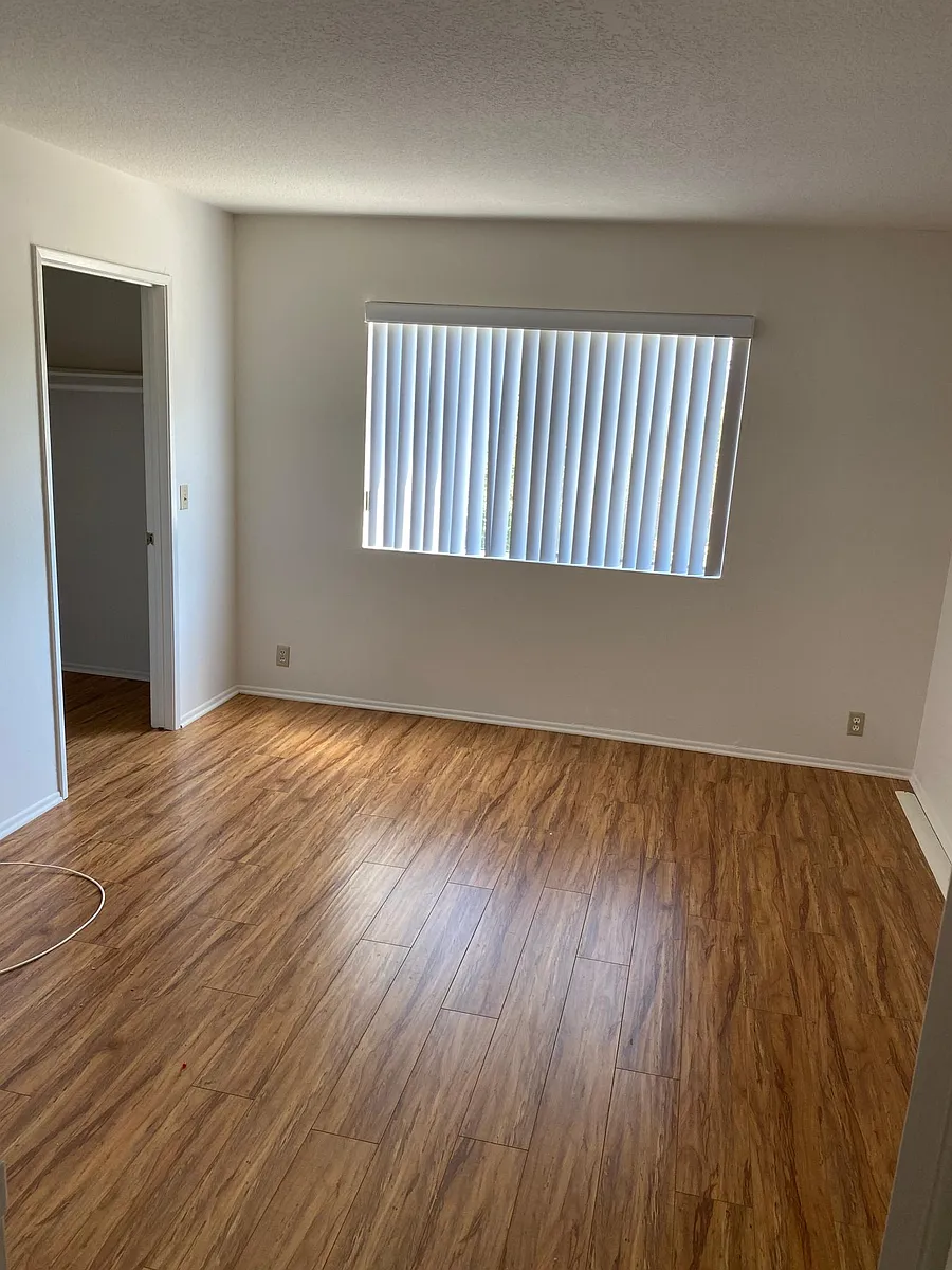 Building Photo - 13514 Burbank Blvd #5
