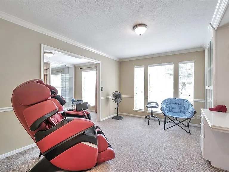6303 Carissa Ct — Photo 4