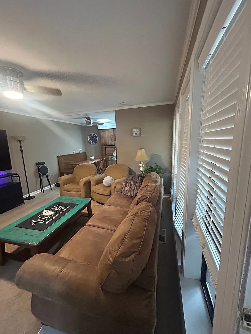 2 bed, 2.0 bath, 912 sqft, $1,095 — Photo 3
