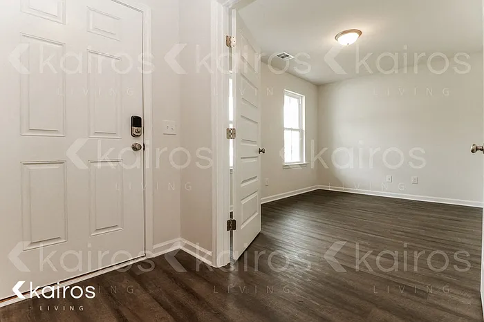 4 bed, 2.5 bath, 2371 sqft, $2,345 — Photo 2
