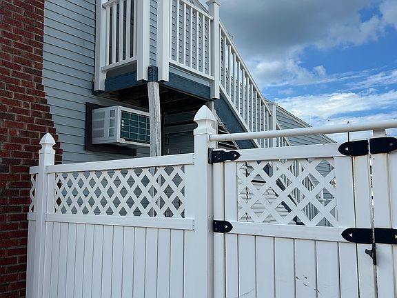 2nd image of 18 Myrtle Dr #2