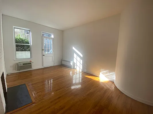 Rented by Bond New York | media 2