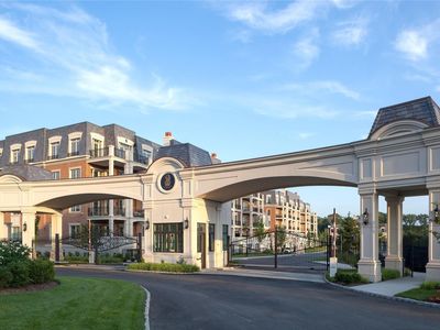 2000 Royal Ct, North Hills, NY, 11040