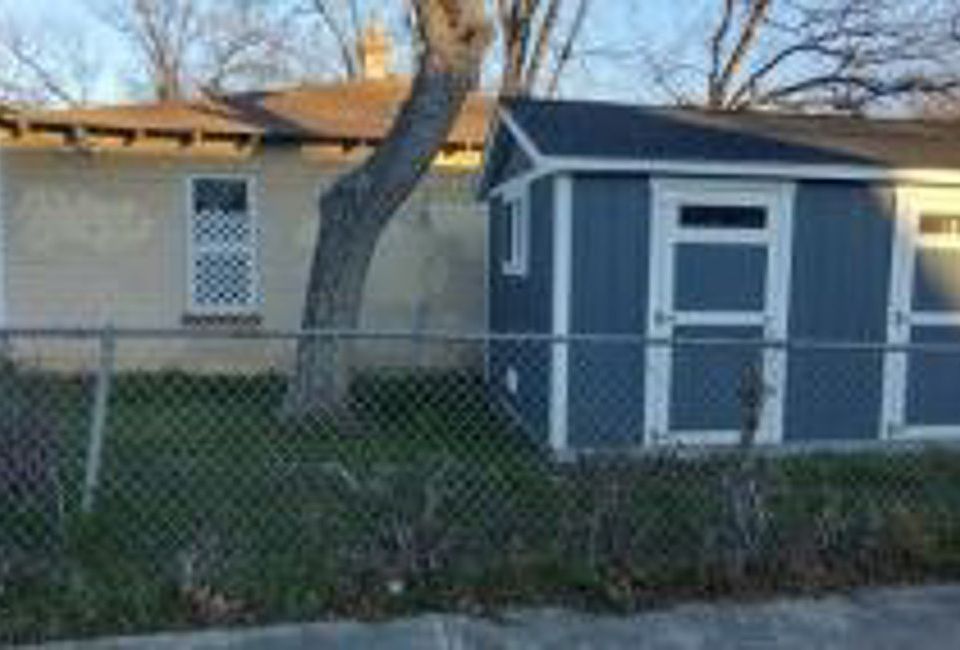 1st image of 272 S San Joaquin Ave