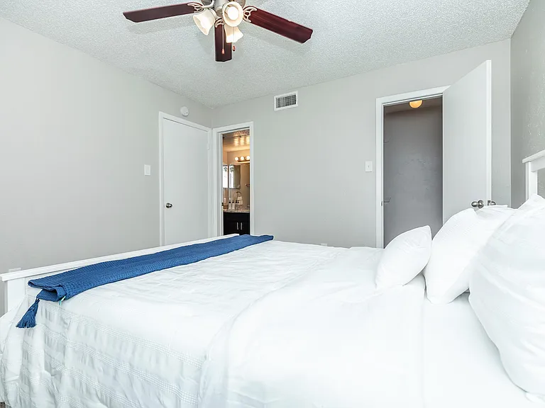 The Waverly Apartments — Photo 14