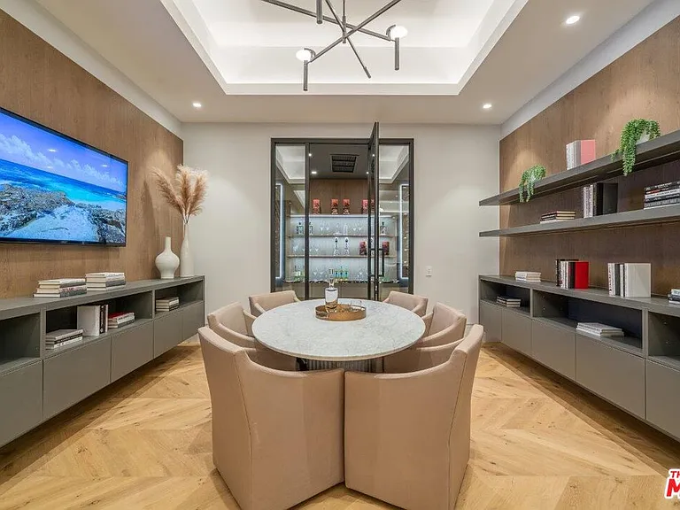 525 N Camden Dr — Photo 15