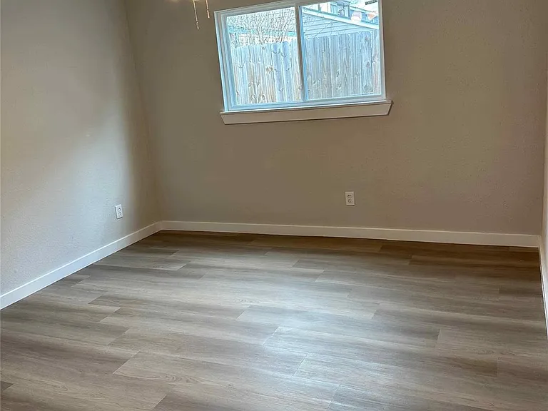 10328 Sommerville Ave — Photo 7