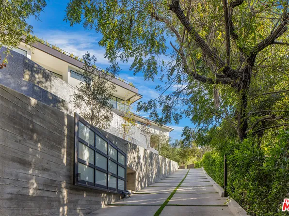 3802 Hollyline Ave, Sherman Oaks, CA 91423