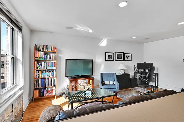 Rented by Christie's International Real Estate Group, LLC | media 6