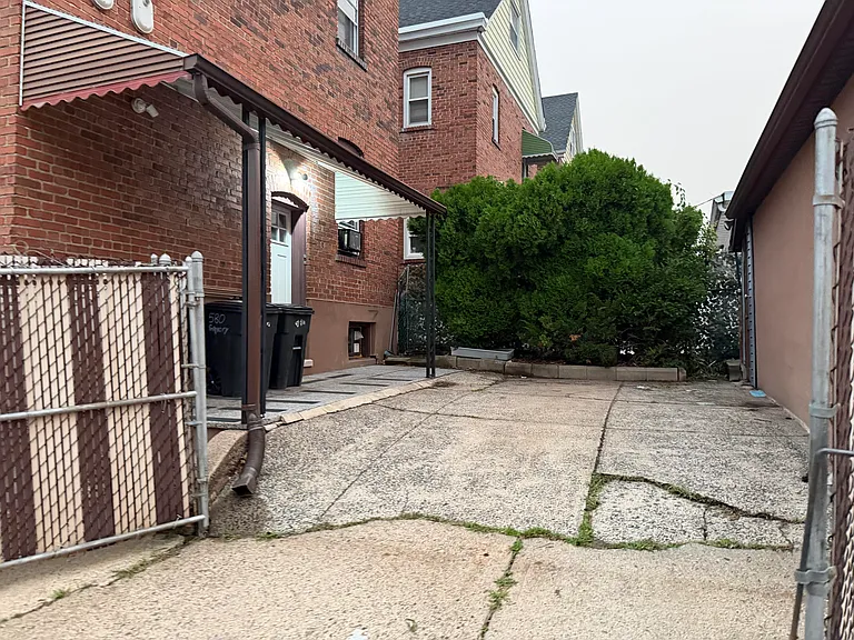 580 Gregory Ave #1 — Photo 38