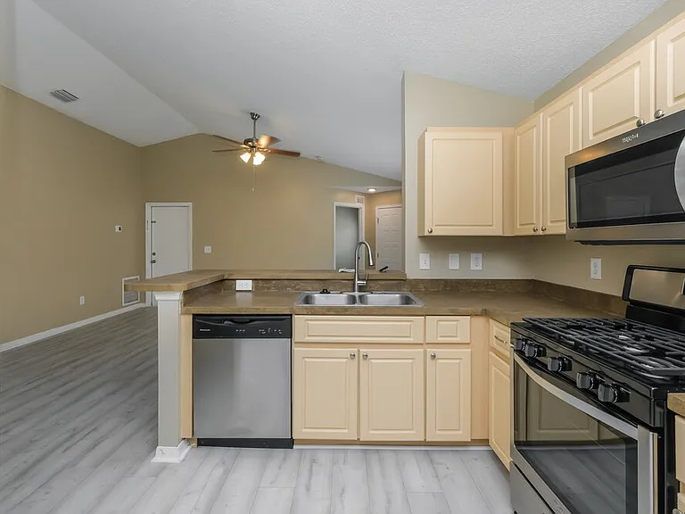 6719 Summer Cove Dr — Photo 9