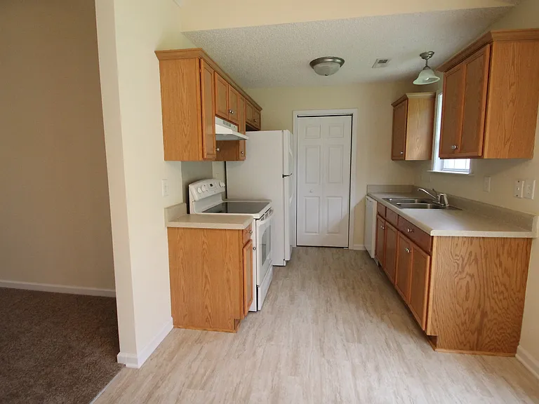 1258 Camellia Ct — Photo 3