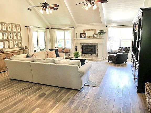 2nd image of 592 E Mariners Cir
