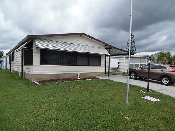 3rd image of 1221 Iriquois Dr