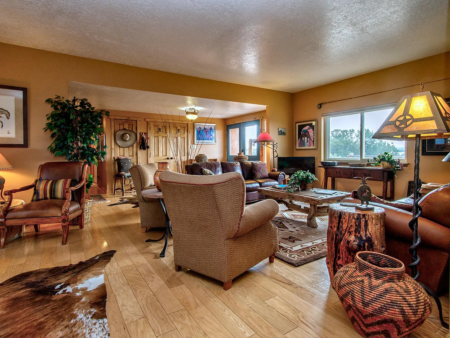 2 bed, 2446 sqft, $4,000 — Photo 3