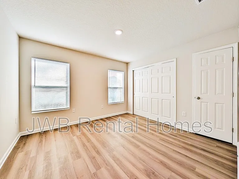 2313 Janette St — Photo 7