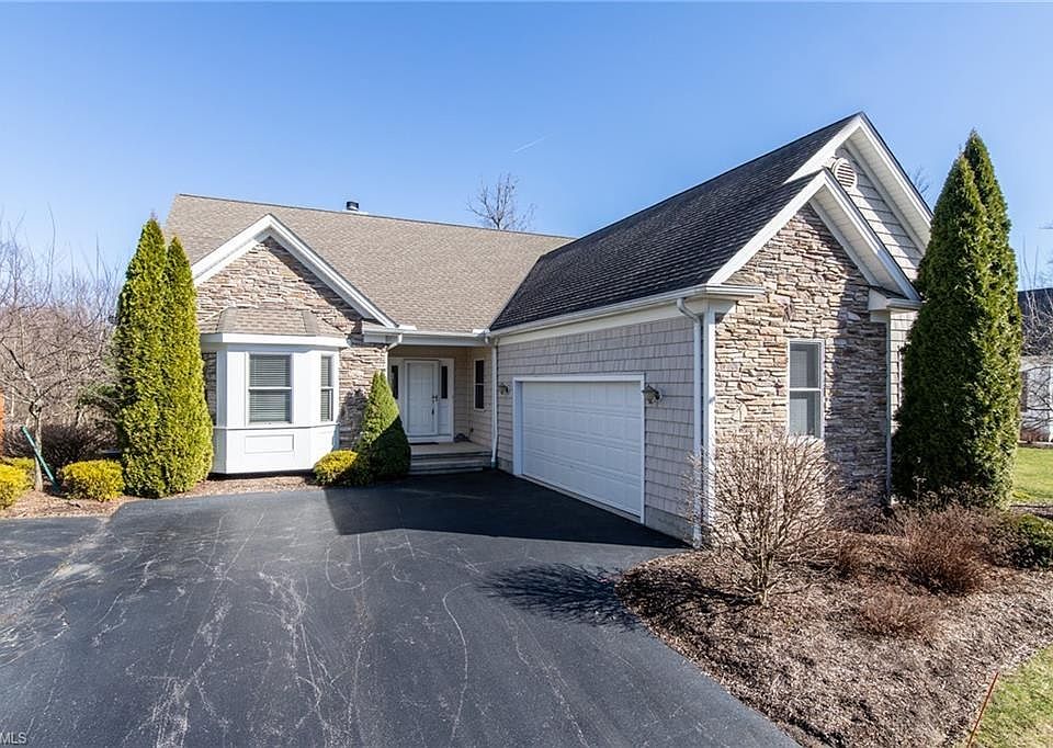 1st image of 542 Honeysuckle Ln