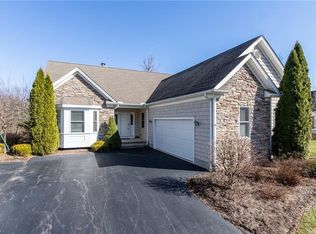 542 Honeysuckle Ln, Chagrin Falls, OH 44023