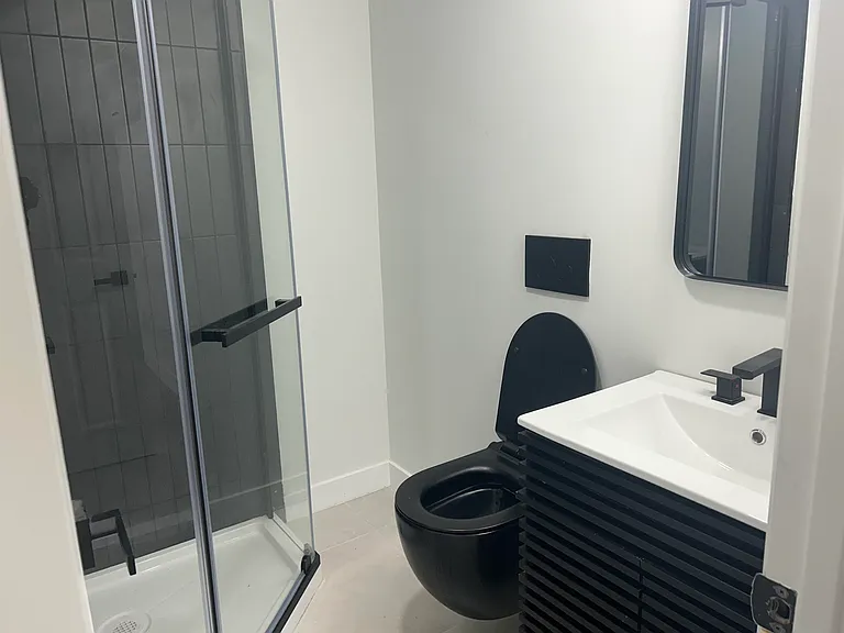 437 Bramhall Ave #1B — Photo 3