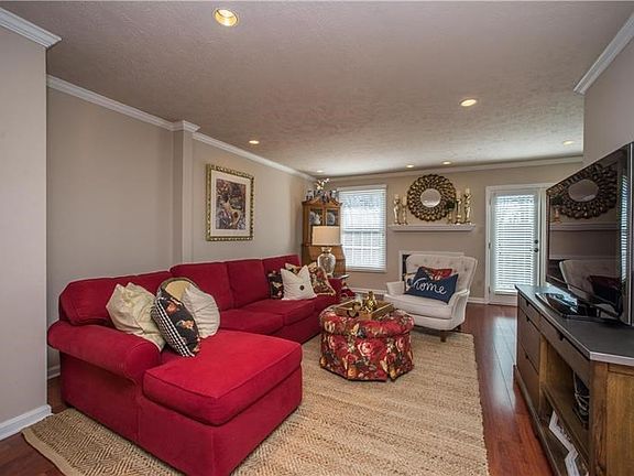 4th image of 385 Jubilee Dr