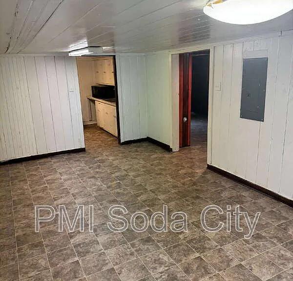 211 E Brooks St #E — Photo 6