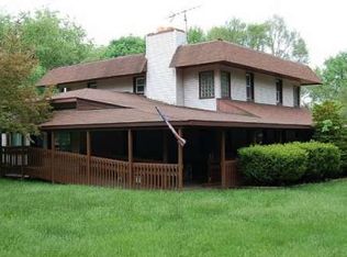 6387 Hatchery Rd, Waterford, MI 48329