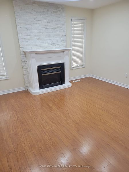 Brampton House for rent - 4 Bedrooms — photo 2