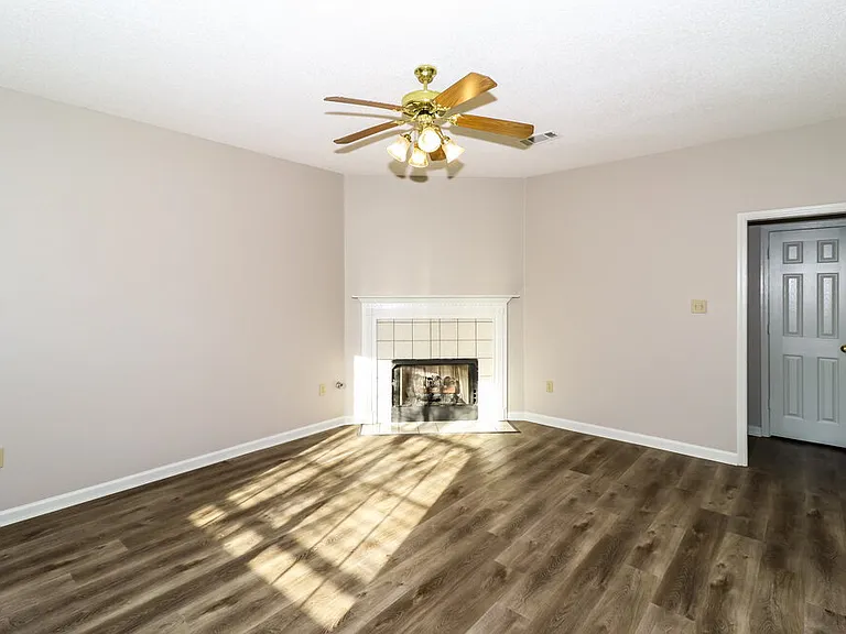 784 Breeze Way — Photo 5
