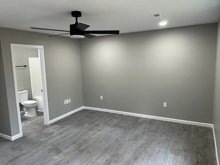 323 Keswick Dr #100 — Photo 10
