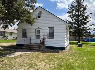 908 2nd St NE, Roseau, MN 56751