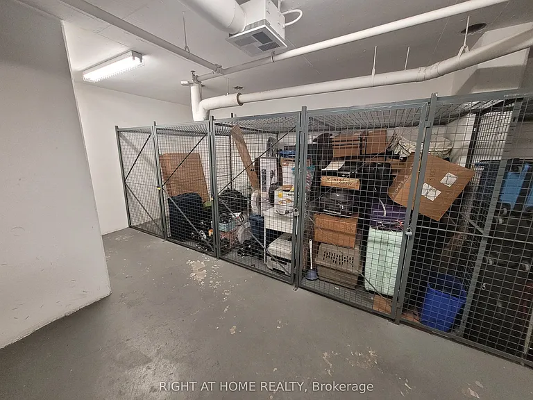 33 Charles St E #2903 — Photo 38
